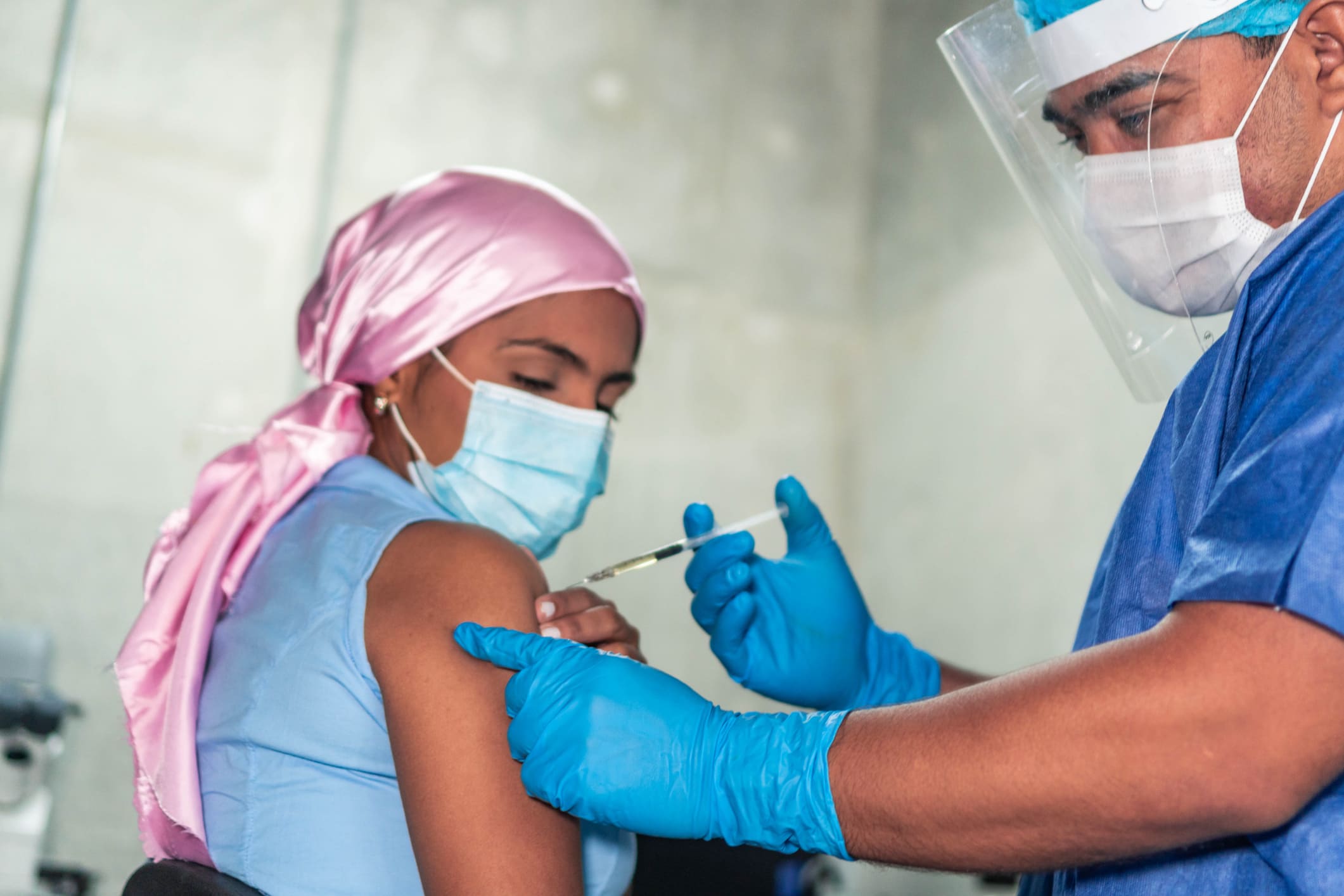 Guía de vacunación COVID-19 para pacientes oncológicos